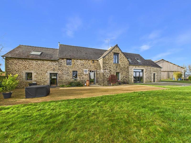 Maison en pierre - 211 m² - 10 pièces