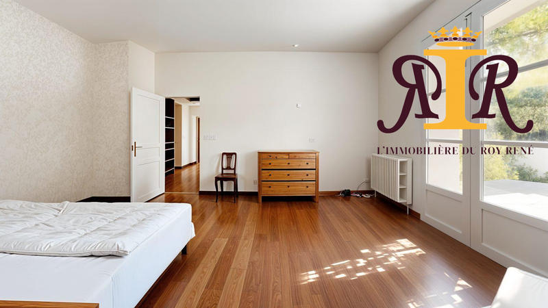 Mas - 252 m² - 11 pièces