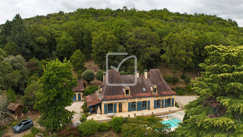 Maison - 336 m² - 12 pièces