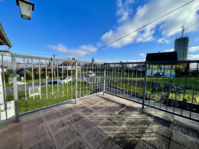 Maison - 290 m² - 9 pièces