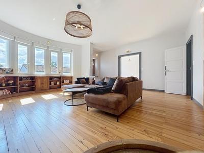 Maison - 236 m² - 10 pièces