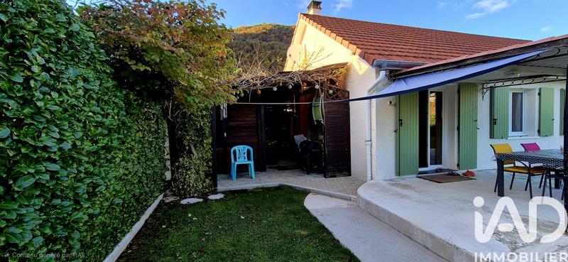 Maison - 90 m² - 5 pièces