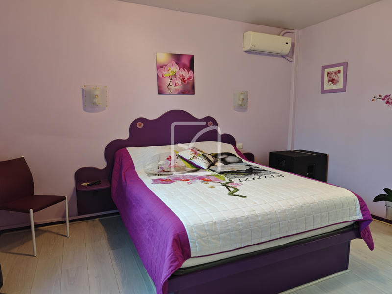 Propriété - 470 m² - 10 pièces