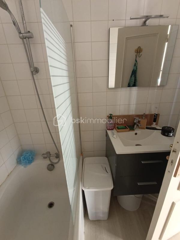 Studio - 90 m² - 4 pièces