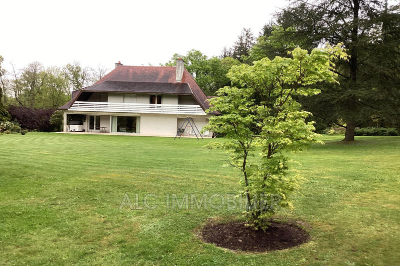 Maison - 250 m² - 10 pièces