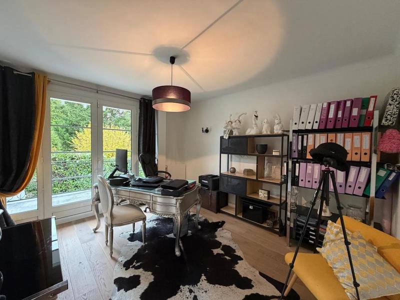 Maison - 230 m² - 8 pièces