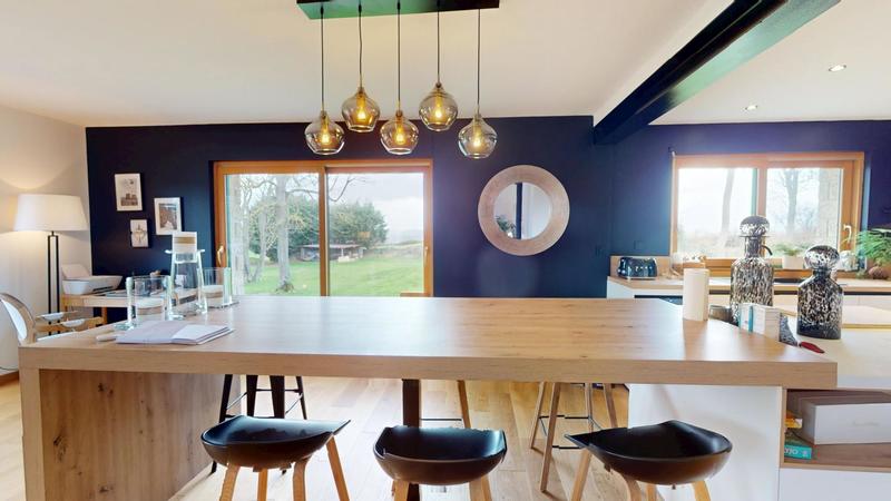 Maison traditionnelle - 276 m² - 8 pièces