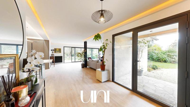 Maison - 265 m² - 8 pièces