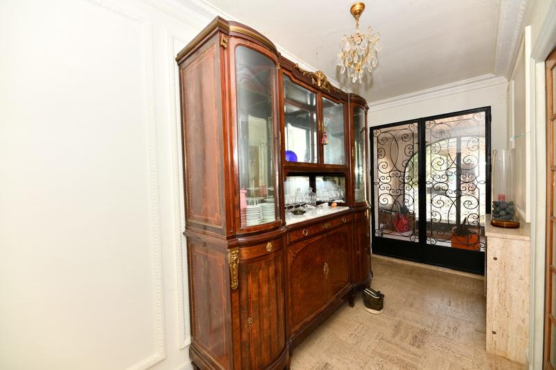 Maison - 484 m² - 9 pièces