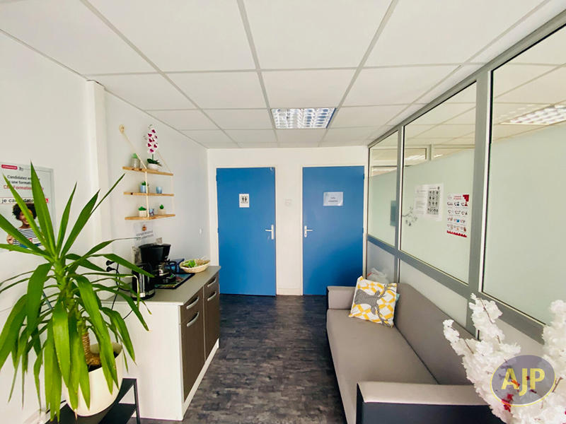 Local d'activité / Entrepôt - 228 m²