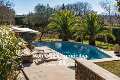 Propriété - 191 m² - 6 pièces