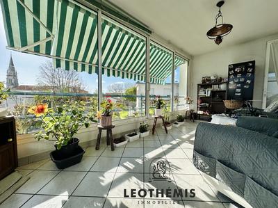 Maison traditionnelle - 185 m² - 9 pièces