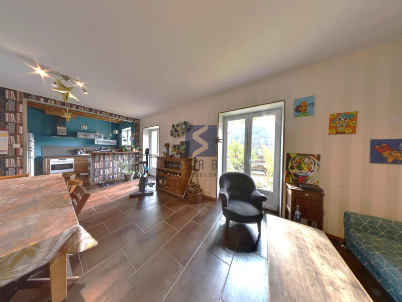 Maison - 140 m² - 6 pièces