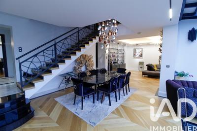 Maison - 434 m² - 9 pièces