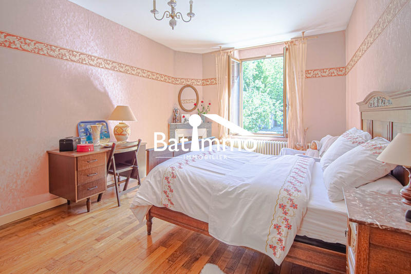 Maison - 180 m² - 7 pièces