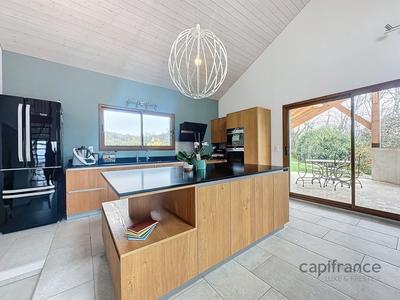 Maison - 210 m² - 6 pièces