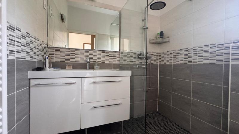 Maison - 220 m² - 9 pièces