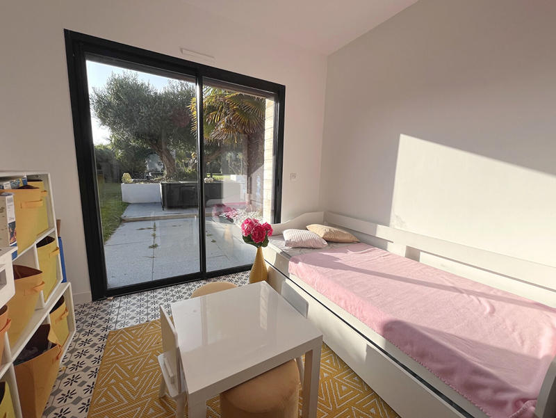 Maison - 214 m² - 8 pièces