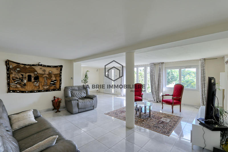 Maison - 206 m² - 8 pièces