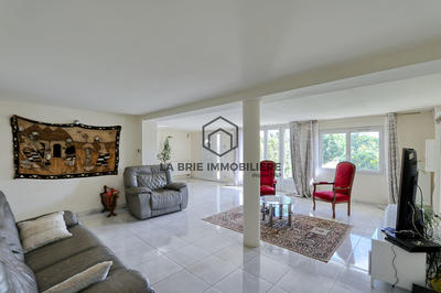 Maison - 206 m² - 8 pièces