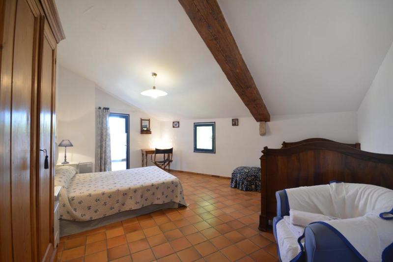 Maison - 241 m² - 9 pièces