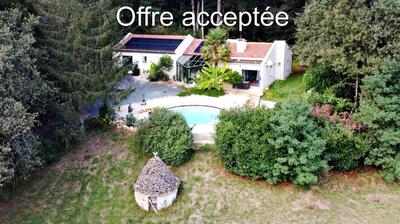 Maison - 215 m² - 9 pièces