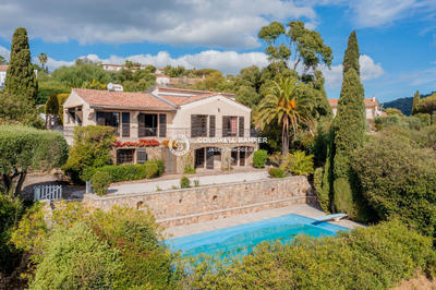 Maison - 255 m² - 7 pièces