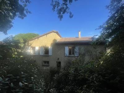 Maison - 228 m² - 9 pièces