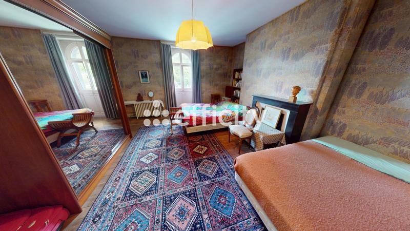 Maison - 296 m² - 12 pièces