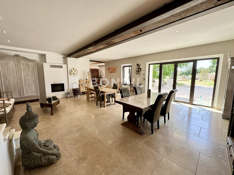 Propriété - 225 m² - 7 pièces