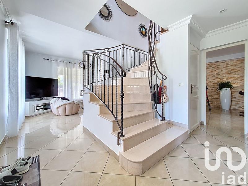 Maison - 210 m² - 7 pièces