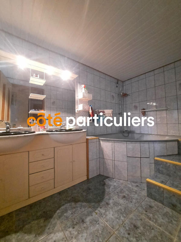 Maison - 255 m² - 8 pièces