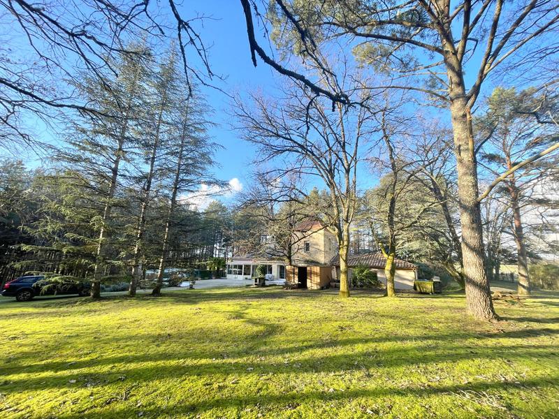 Villa - 166 m² - 9 pièces