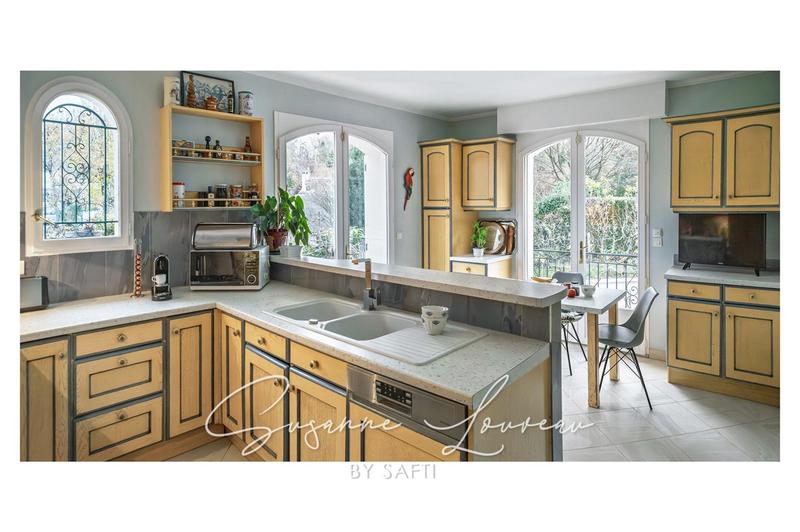 Villa - 215 m² - 9 pièces