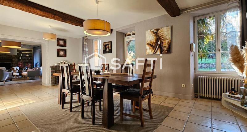 Maison - 227 m² - 8 pièces