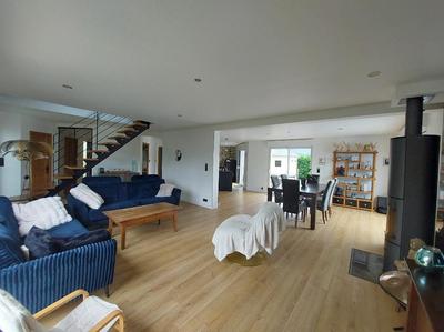 Maison contemporaine - 190 m² - 8 pièces