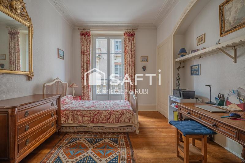 Appartement - 125 m² - 5 pièces
