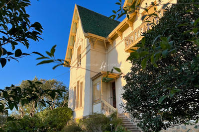 Maison - 334 m² - 10 pièces