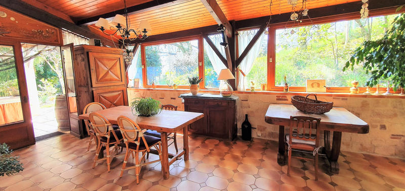 Maison - 251 m² - 8 pièces