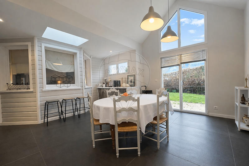 Propriété - 240 m² - 10 pièces