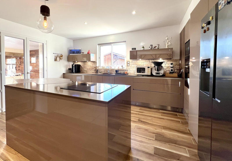 Maison - 226 m² - 8 pièces