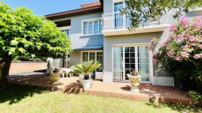 Maison - 210 m² - 8 pièces