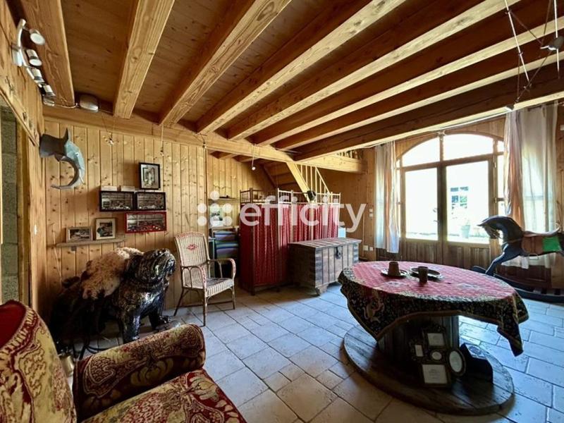 Maison - 232 m² - 10 pièces