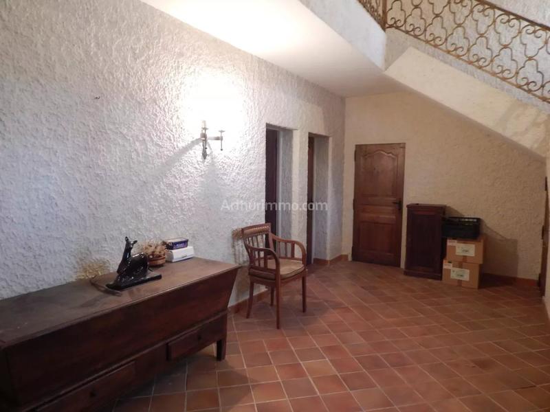 Maison - 225 m² - 7 pièces