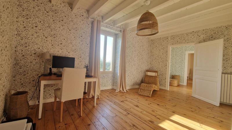 Maison - 204 m² - 7 pièces