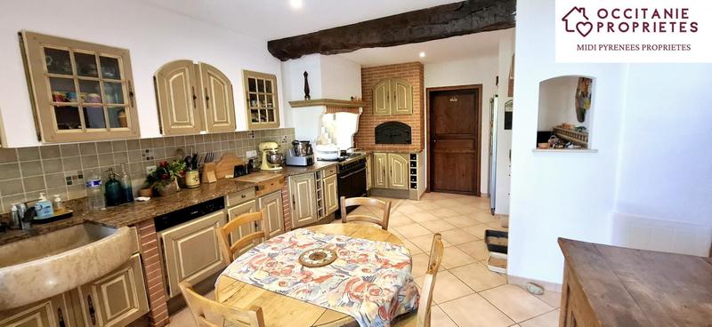 Propriété - 402 m² - 14 pièces