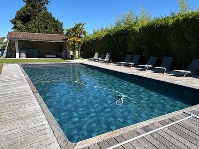 Maison - 325 m² - 8 pièces