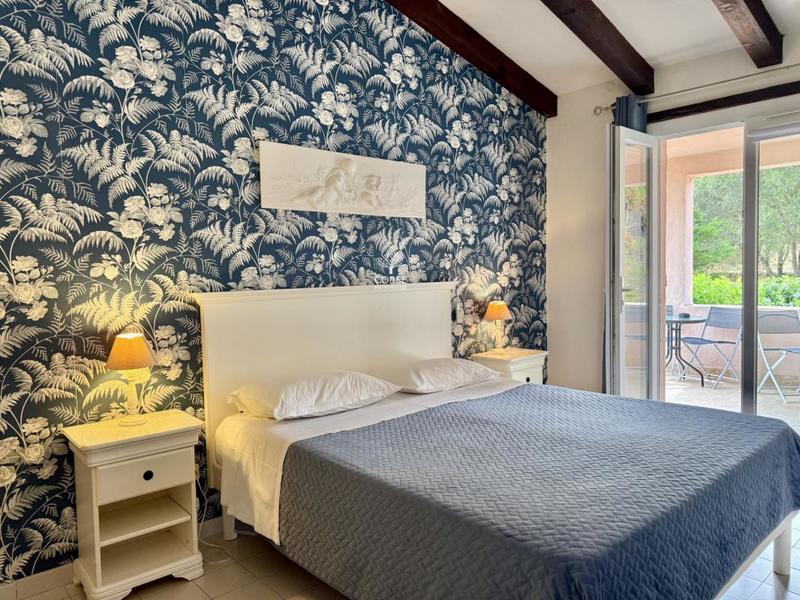 Propriété - 360 m² - 14 pièces