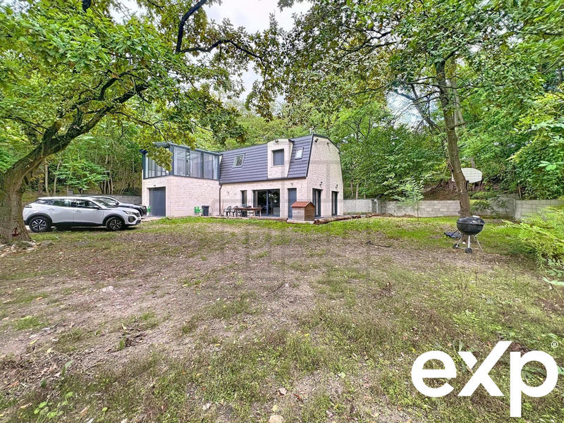 Maison - 260 m² - 10 pièces