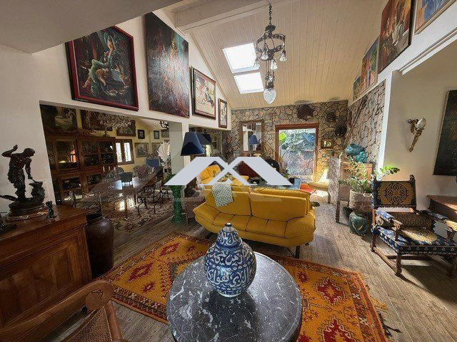 Maison - 200 m² - 5 pièces